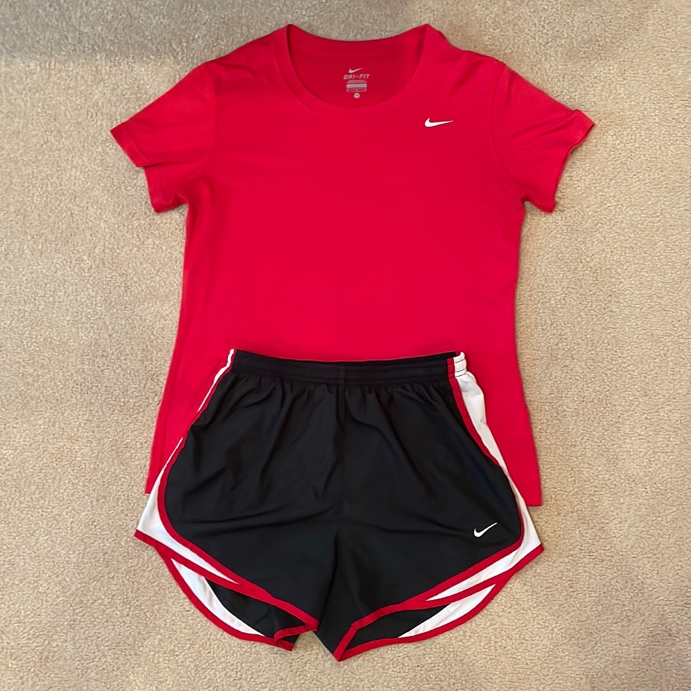 Women’s Nike Shirt and Shorts Set